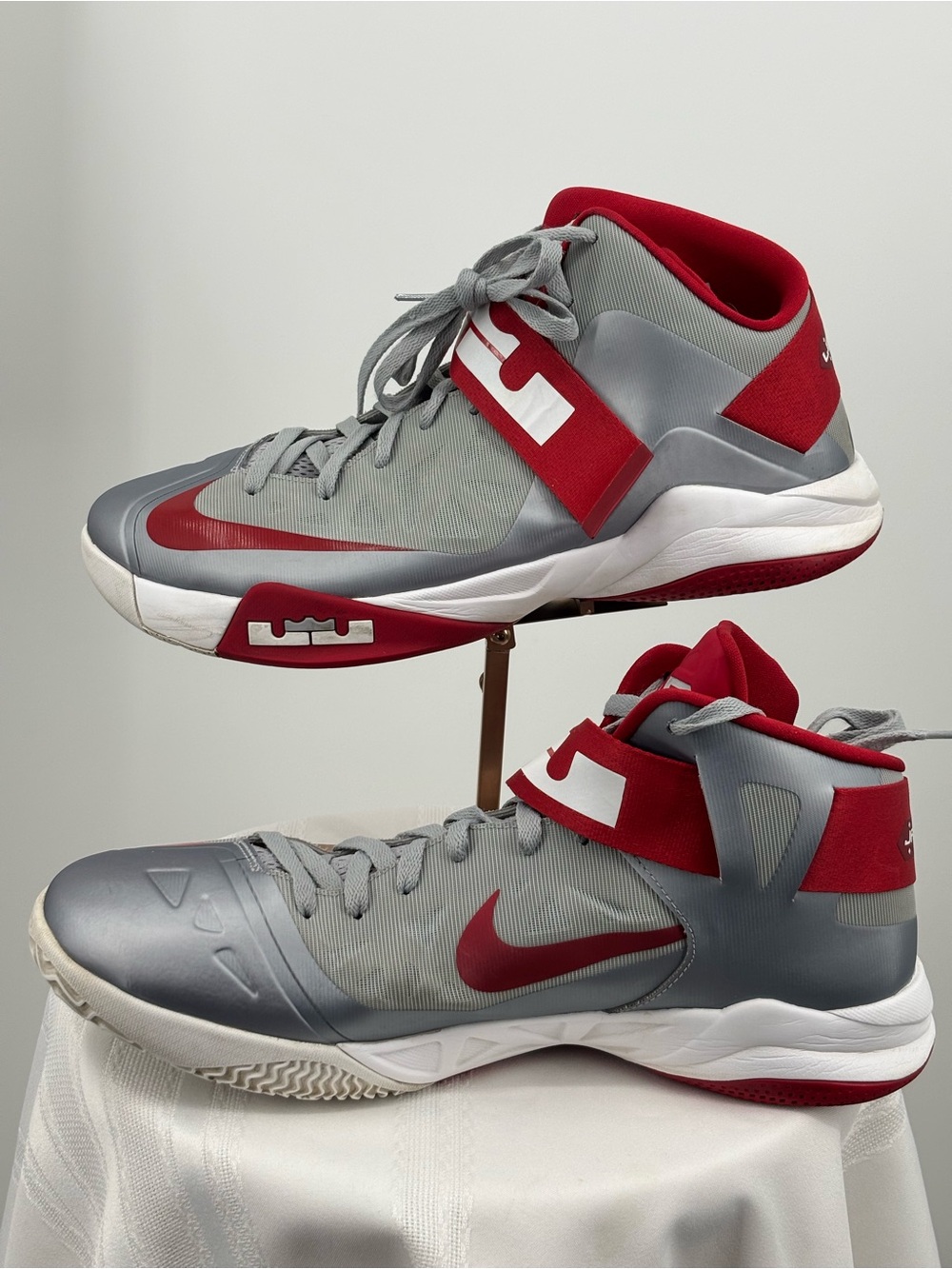 Nike LeBron Zoom Basketball Shoes, Size 14 - Picture 2 of 9